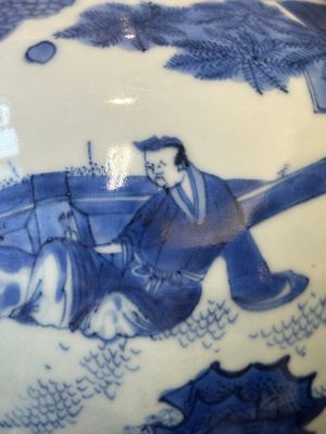 A Chinese blue and white 'sages' bottle vase, Transitional period — 照片 7