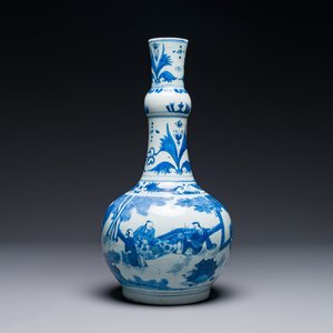 A Chinese blue and white 'sages' bottle vase, Transitional period — 照片 1