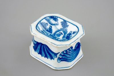 A Chinese blue and white salt after a European model, 1st half 18th C.
