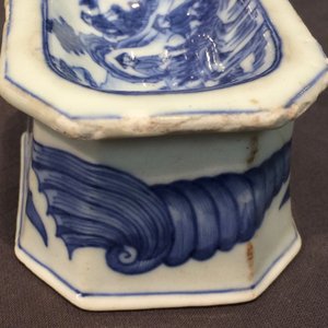 A Chinese blue and white salt after a European model, 1st half 18th C. — photo 12