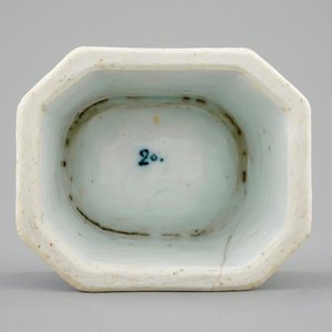 A Chinese blue and white salt after a European model, 1st half 18th C. — photo 7