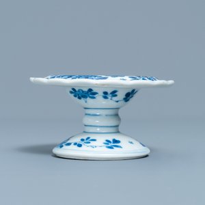 A Chinese blue and white salt after a European silver model, Kangxi — 照片 3