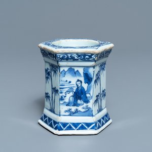 A Chinese blue and white salt after a European silver model, Transitional period — 照片 1
