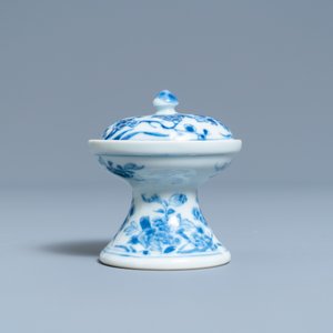 A Chinese blue and white salt with cover, Kangxi — photo 3