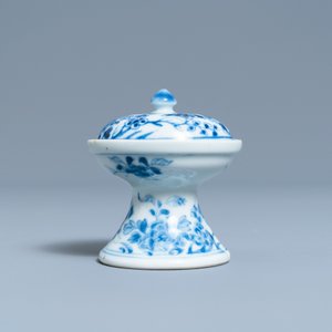 A Chinese blue and white salt with cover, Kangxi — photo 5