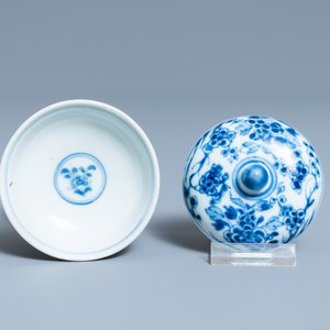 A Chinese blue and white salt with cover, Kangxi — photo 6
