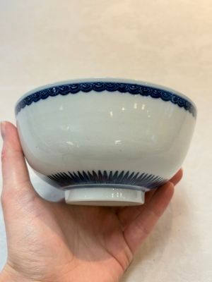 A Chinese blue and white 'sanduo' bowl, Chenghua mark, 18th C. — photo 3
