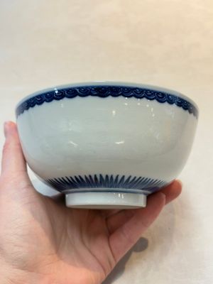 A Chinese blue and white 'sanduo' bowl, Chenghua mark, 18th C. — photo 4