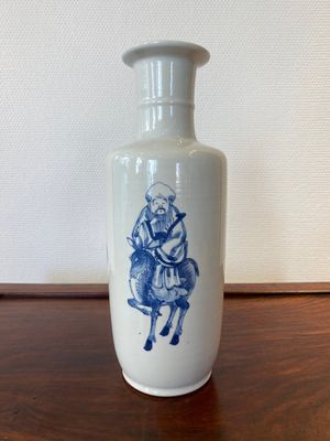 A Chinese blue and white 'Sanxing' rouleau vase, probably 19th C. — 照片 3