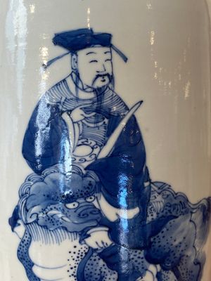 A Chinese blue and white 'Sanxing' rouleau vase, probably 19th C. — 照片 8