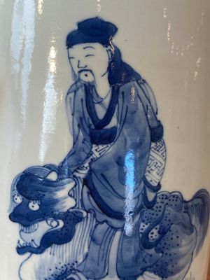 A Chinese blue and white 'Sanxing' rouleau vase, probably 19th C. — 照片 9