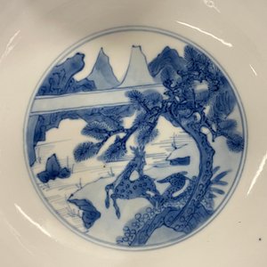 A Chinese blue and white 'scholars and attendants' bowl, Kangxi mark and of the period — 照片 20