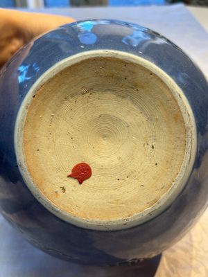 A Chinese blue and white scroll pot with Buddhist flower design, 18/19th C. — photo 12
