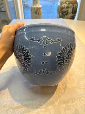 A Chinese blue and white scroll pot with Buddhist flower design, 18/19th C. — photo 8
