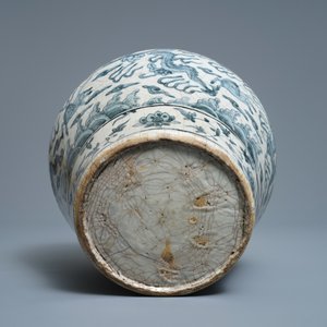 A Chinese blue and white 'sea dragon and flying horses' vase, Ming — 照片 6