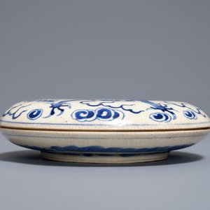 A Chinese blue and white seal paste box with dragon design, Kangxi mark, 19th. C. — 照片 2