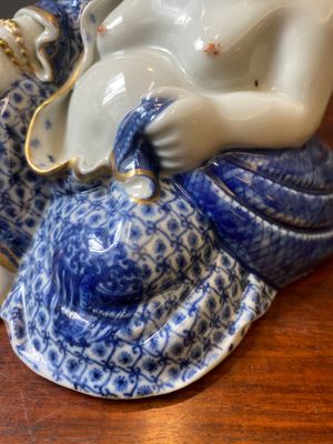 A Chinese blue and white seated Buddha, You Lin Ji Zao 游林記造 mark, Republic — 照片 7
