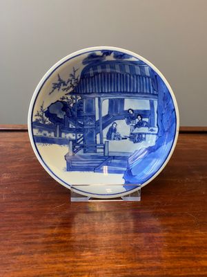 A Chinese blue and white shallow bowl, Kangxi mark and of the period — 照片 1