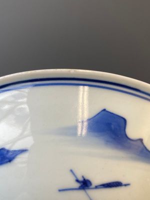 A Chinese blue and white shallow bowl, Kangxi mark and of the period — 照片 16