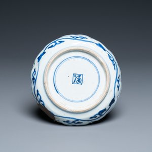 A Chinese blue and white shonzui ko-sometsuke dish with birds and calligraphy, Chongzhen — 照片 2