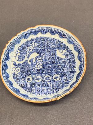 A Chinese blue and white shonzui ko-sometsuke dish with birds and calligraphy for the Japanese market, Fu 福 mark, Ming, 17th C. — photo 7