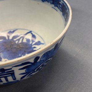 A Chinese blue and white 'Shou' bowl, 'Shen de tang bo gu zhi' mark, Kangxi — 照片 11