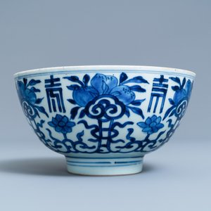 A Chinese blue and white 'Shou' bowl, 'Shen de tang bo gu zhi' mark, Kangxi — 照片 2