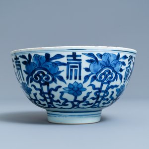 A Chinese blue and white 'Shou' bowl, 'Shen de tang bo gu zhi' mark, Kangxi — 照片 5