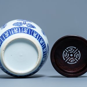 A Chinese blue and white 'Shou' jar, Kangxi — 照片 7