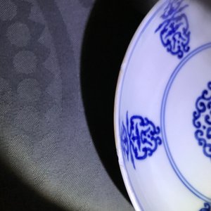 A Chinese blue and white 'shou' plate, Qianlong mark and of the period — photo 7