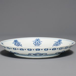 A Chinese blue and white 'shou' plate, Tongzhi mark, 19/20th C. — 照片 3