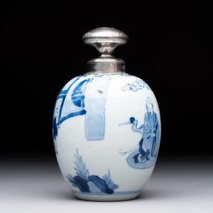 A Chinese blue and white 'Shoulao' tea caddy with silver mount and cover, Chenghua mark, Kangxi — foto 4