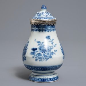 A Chinese blue and white silver-mounted armorial jug and cover, Qianlong — 照片 3