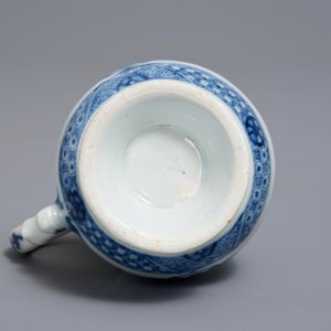 A Chinese blue and white silver-mounted armorial jug and cover, Qianlong — 照片 6