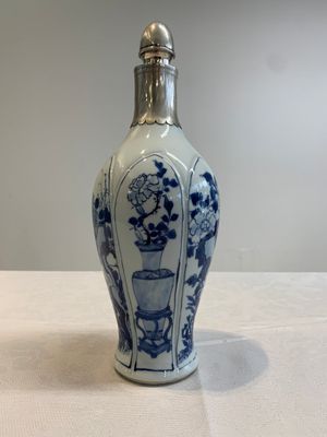 A Chinese blue and white silver-mounted bottle vase, Chenghua mark, Kangxi — photo 3