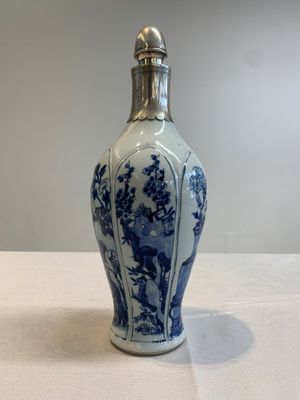 A Chinese blue and white silver-mounted bottle vase, Chenghua mark, Kangxi — photo 5