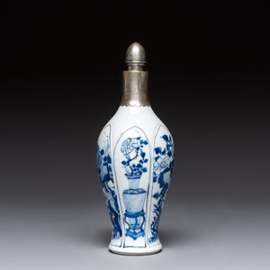 A Chinese blue and white silver-mounted bottle vase, Chenghua mark, Kangxi — photo 2