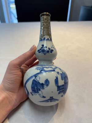 A Chinese blue and white silver-mounted double-gourd 'Li Bai' vase, Kangxi — photo 1