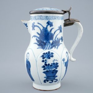 A Chinese blue and white silver-mounted jug and cover, Kangxi — 照片 2