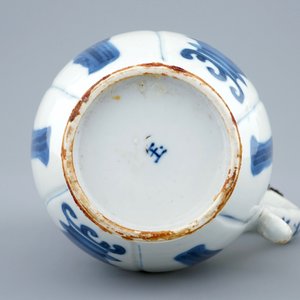 A Chinese blue and white silver-mounted jug and cover, Kangxi — 照片 3