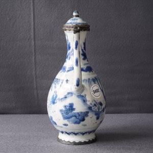 A Chinese blue and white silver-mounted jug and cover, Transitional period — 照片 18