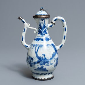 A Chinese blue and white silver-mounted jug and cover, Transitional period — 照片 2