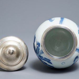 A Chinese blue and white silver-mounted tea caddy, Kangxi — photo 5