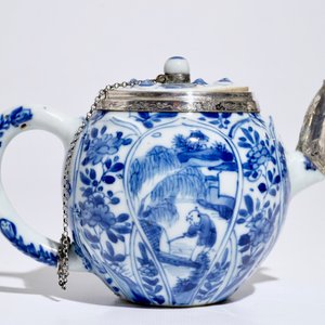 A Chinese blue and white silver-mounted teapot and cover, Kangxi — 照片 4