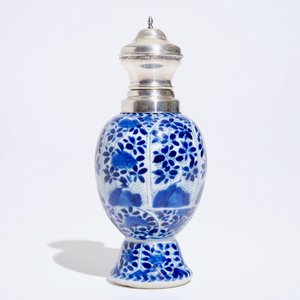 A Chinese blue and white silver-mounted vase, Kangxi — photo 2