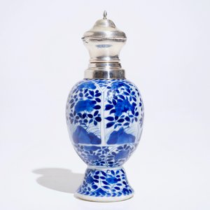 A Chinese blue and white silver-mounted vase, Kangxi — photo 4