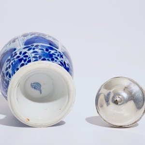 A Chinese blue and white silver-mounted vase, Kangxi — photo 6