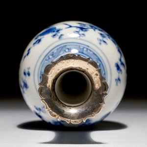 A Chinese blue and white silver-mounted vase, Kangxi — 照片 5