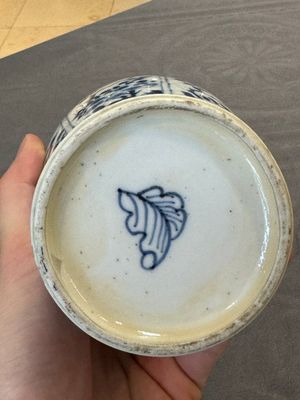 A Chinese blue and white silver-mounted vase with floral design, Kangxi — 照片 9