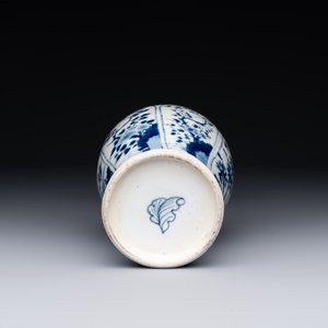 A Chinese blue and white silver-mounted vase with floral design, Kangxi — 照片 6